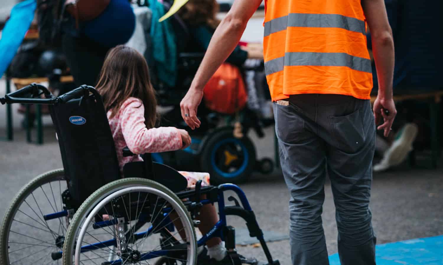 Personne en fauteuil roulant
